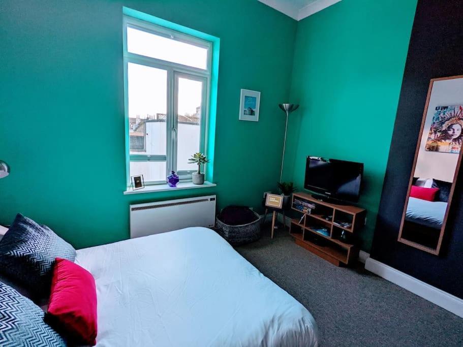 Central Brighton Studio By The Beach Exterior photo